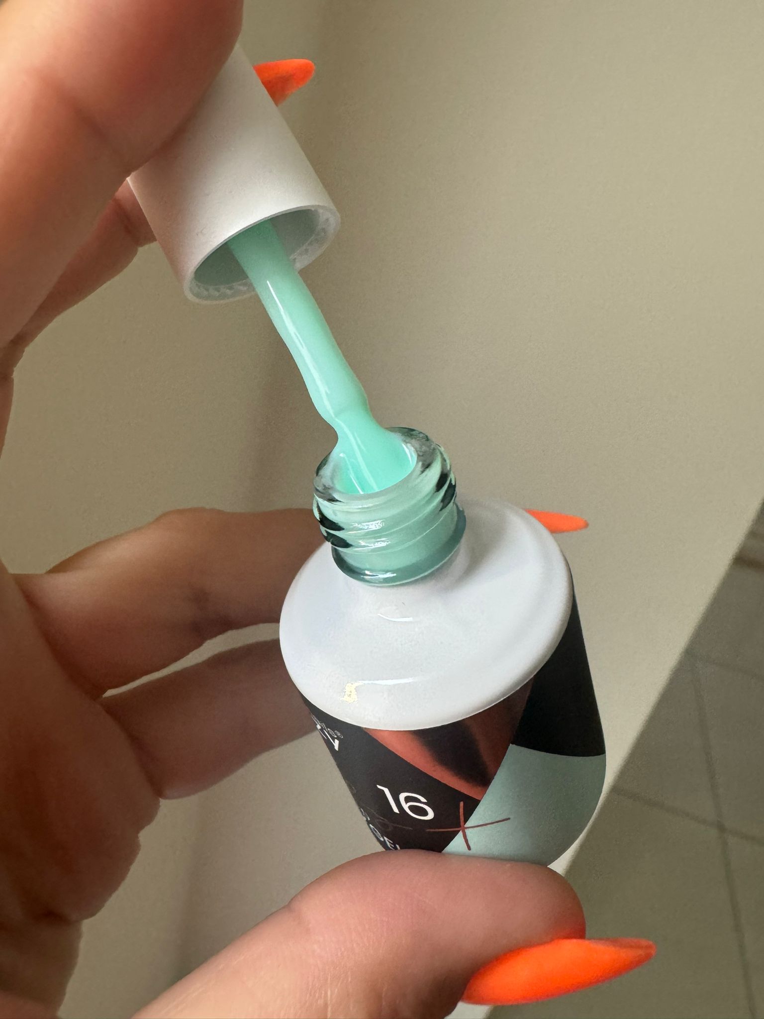 Polygel liquid 16